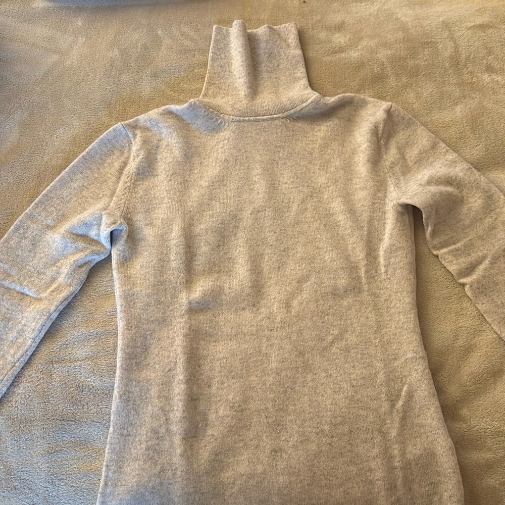 Cashmere turtleneck sz xs